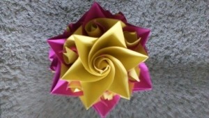 origami flor amarilla