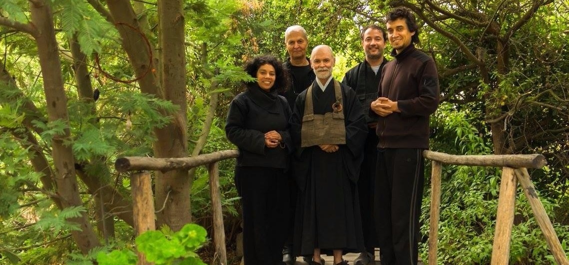 Integrantes de Zen Montañas y Mar junto a Daniel Terragno Roshi